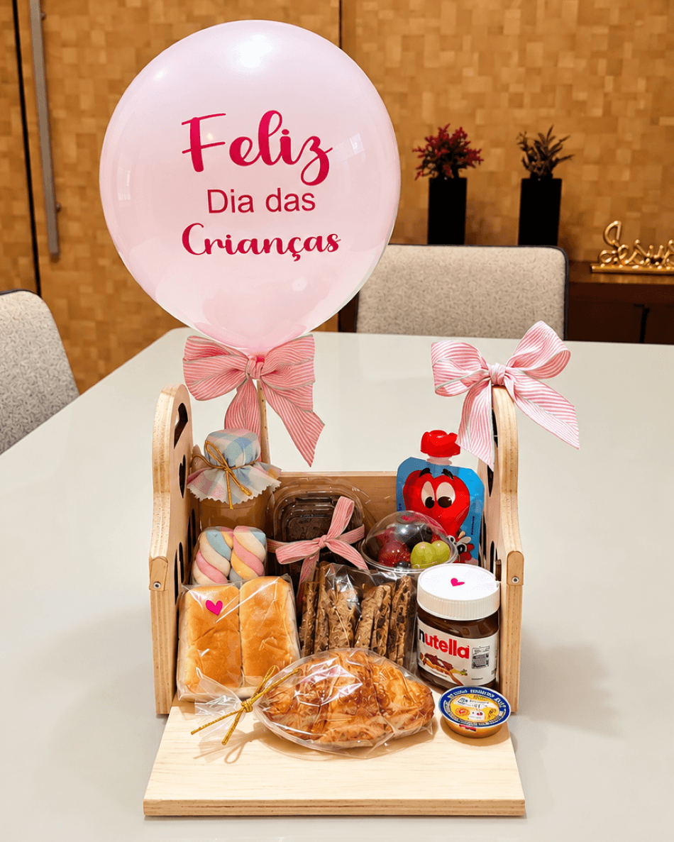 Cesta Infantil com Balão e Doces